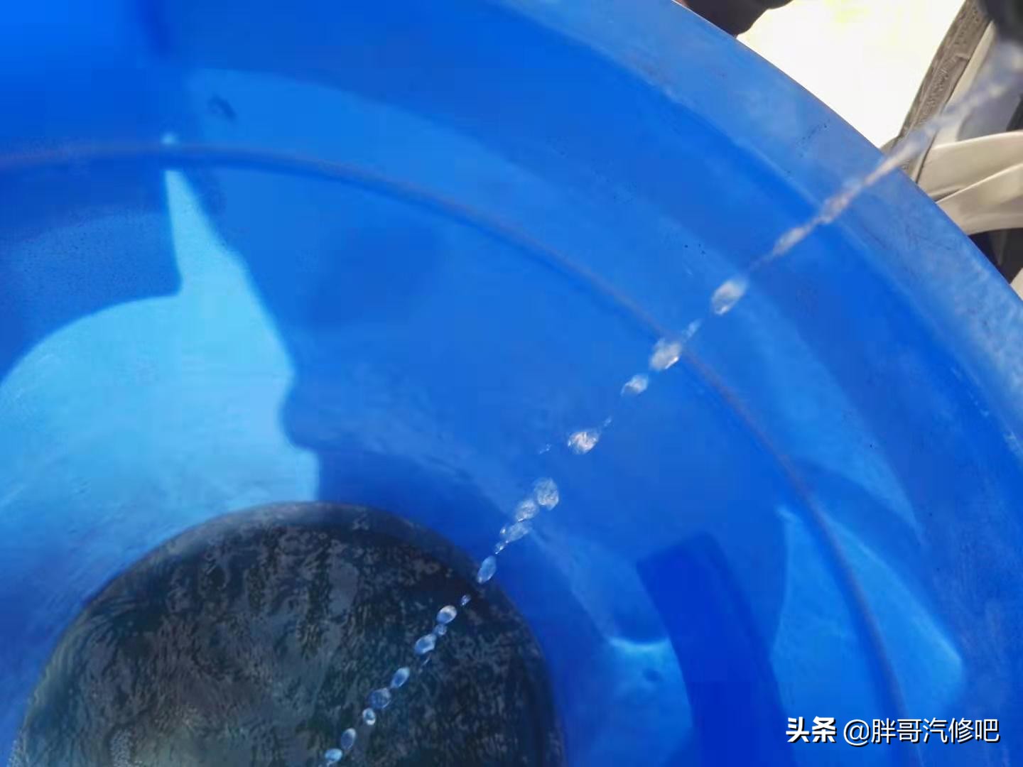 图片[12]_车主加了150元汽油 随后又加一桶清洁燃料 没跑多远就趴窝了_5a汽车网