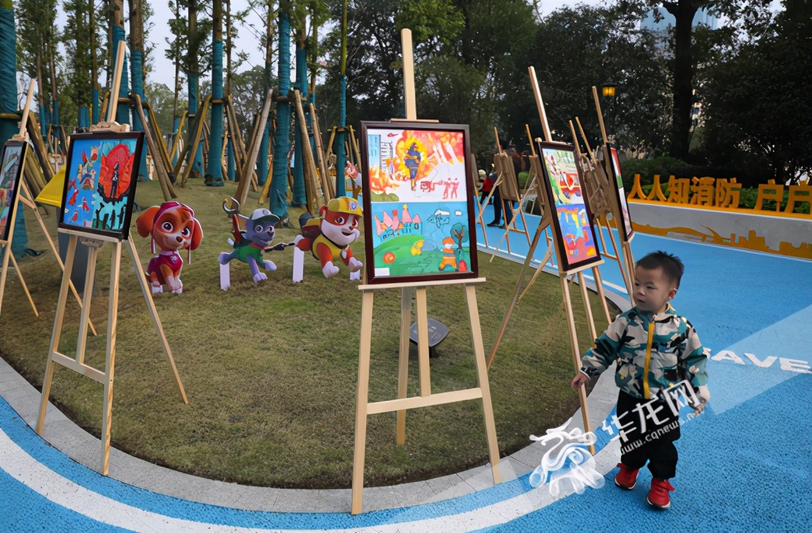 重庆首个青少年消防主题公园开园 可体验水枪灭火、“火场”逃生