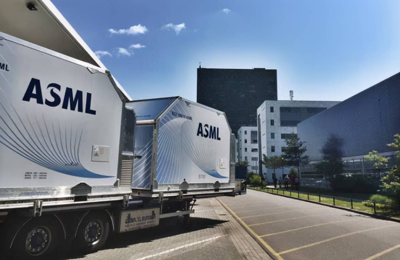 台积电失去优势，ASML紧急作出两大决定，全球芯片格局或生变