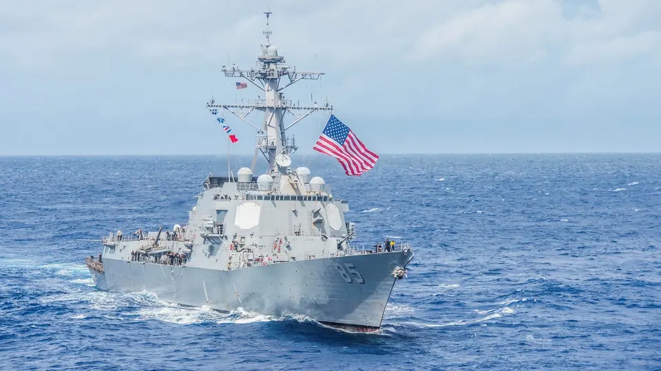 100米！特朗普下令后，美海军给伊朗划红线：越界就开枪