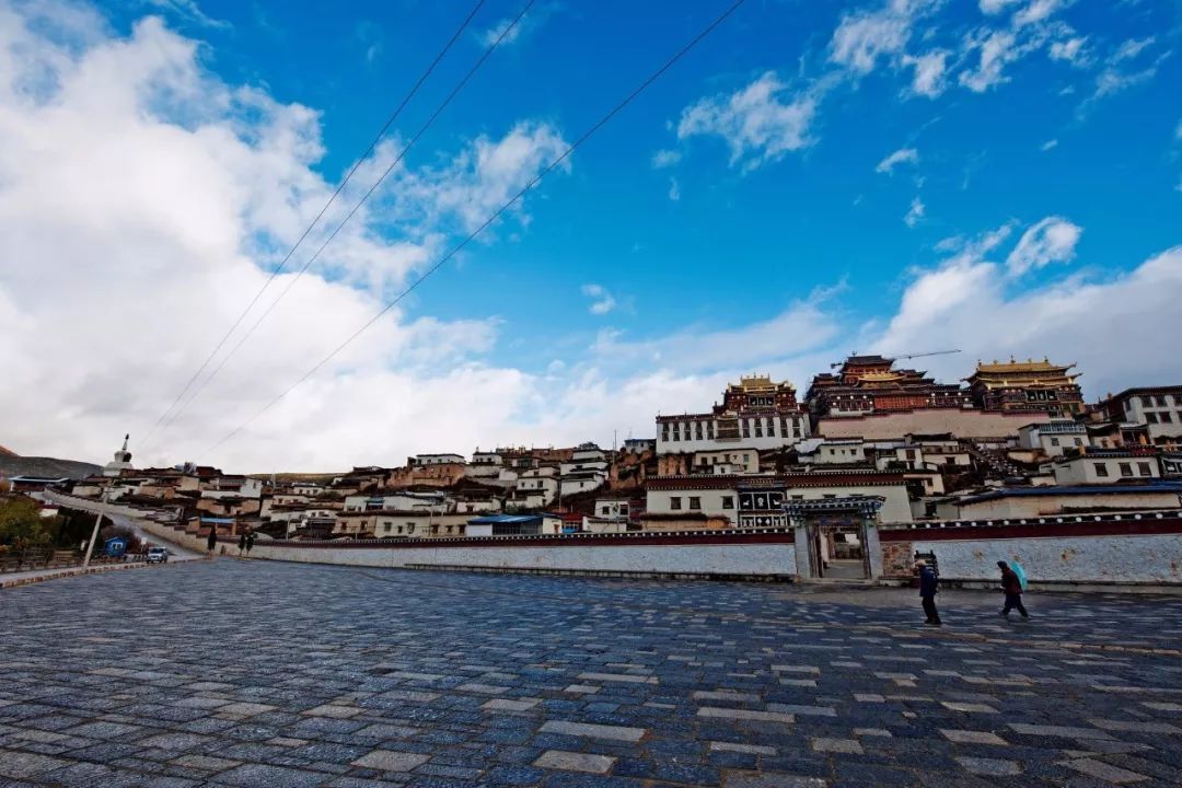 10 places that are most suitable for a person to travel, one every year, OK?