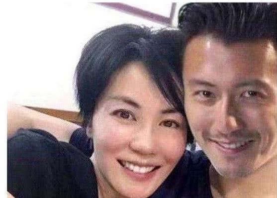 张柏芝小儿子正面照终于曝光，网友：跟谢霆锋太像了吧