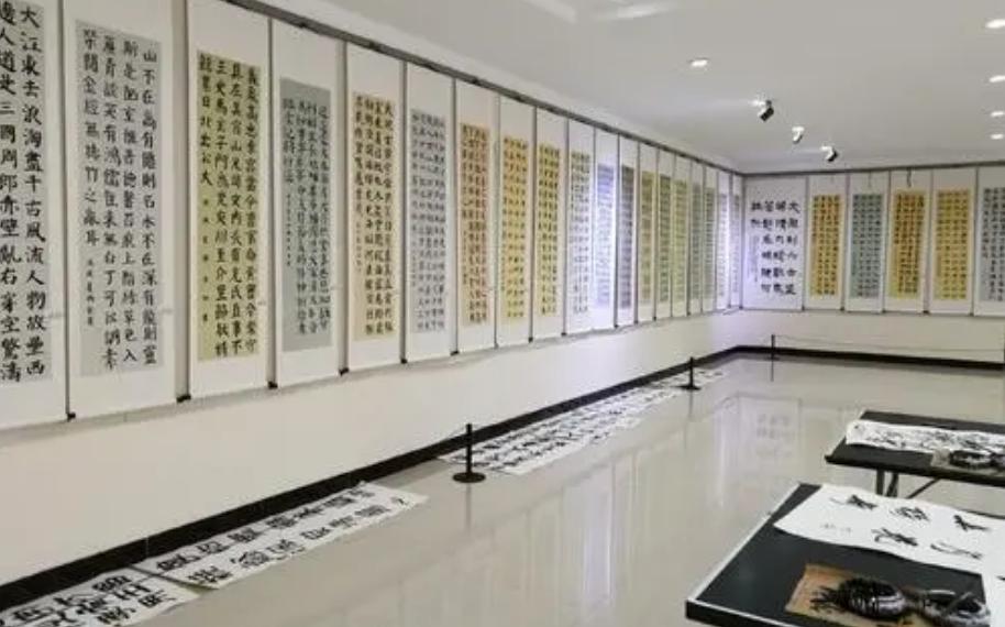 Calligraphy decoration in interior space, decorated with text - iMedia