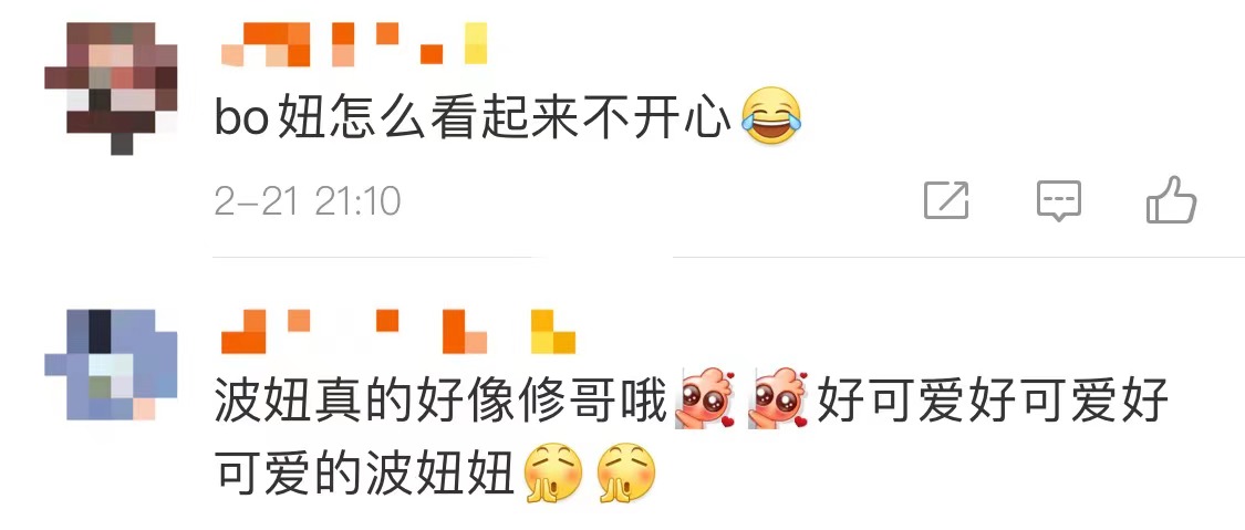 贾静雯晒好友团合照，咘咘戴眼镜仍难掩漂亮，小女儿却似不开心？