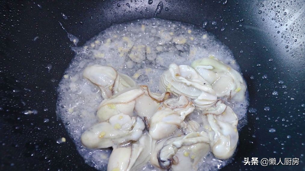 炖豆腐时，锅里加点它，吃着特别鲜，嫩嫩滑滑的，还不腥