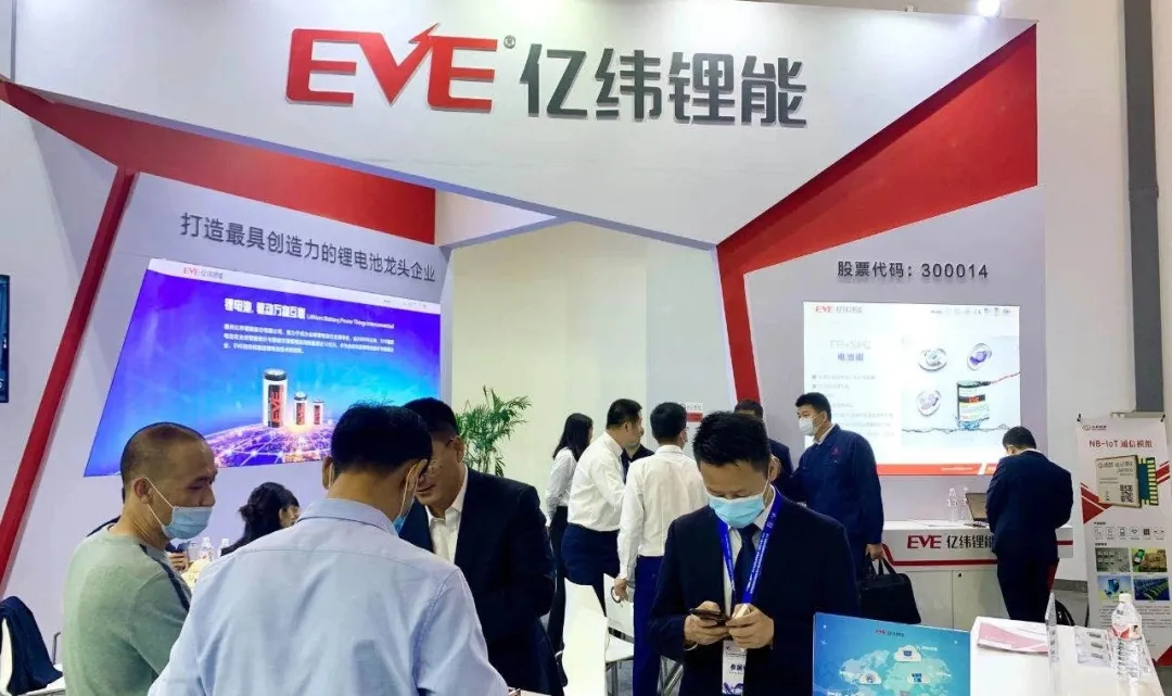 700亿身价的锂电富豪，决定豪赌一把
