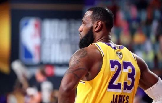 快船本赛季进步非常巨大，竞争对手依然是湖人