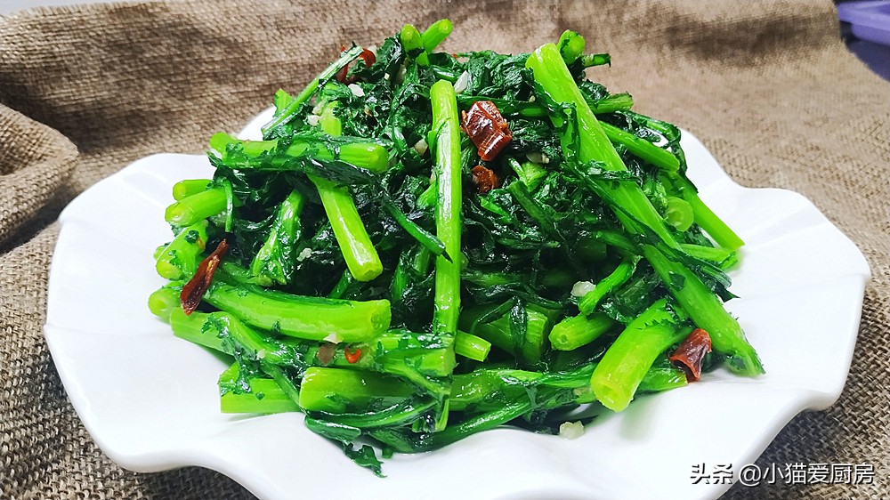 圖片[1]-春天來(lái)了 要多吃青菜 “蒜泥茼蒿”就不錯(cuò) 營(yíng)養(yǎng)健康 好吃解膩-起舞食譜網(wǎng)