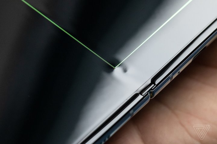 Galaxy Fold 还没有宣布开售，三星又刚开始瞎折腾「秘药屏」手机上