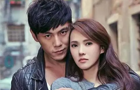 與前夫戀愛14年結(jié)婚，與現(xiàn)任約會(huì)兩次談結(jié)婚，伊能靜為何嫁給秦昊