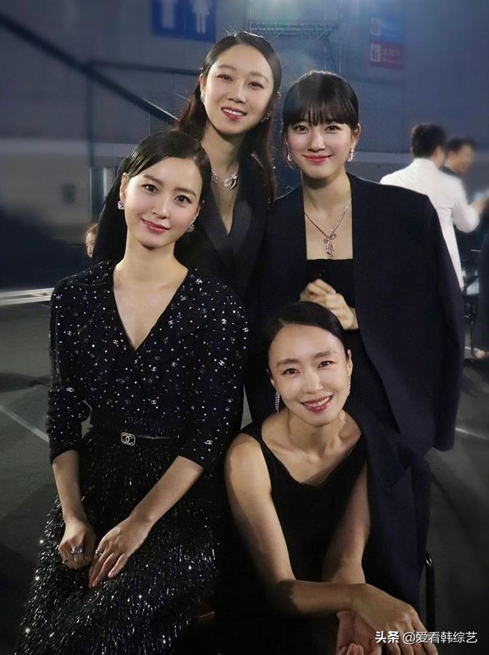 女神们聚在一起增进友谊，“百想”孔晓振全度妍郑有美秀智认证照