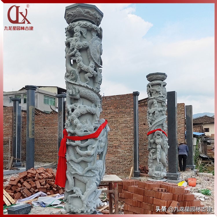 The carving of stone dragon pillars at the entrance of the bluestone