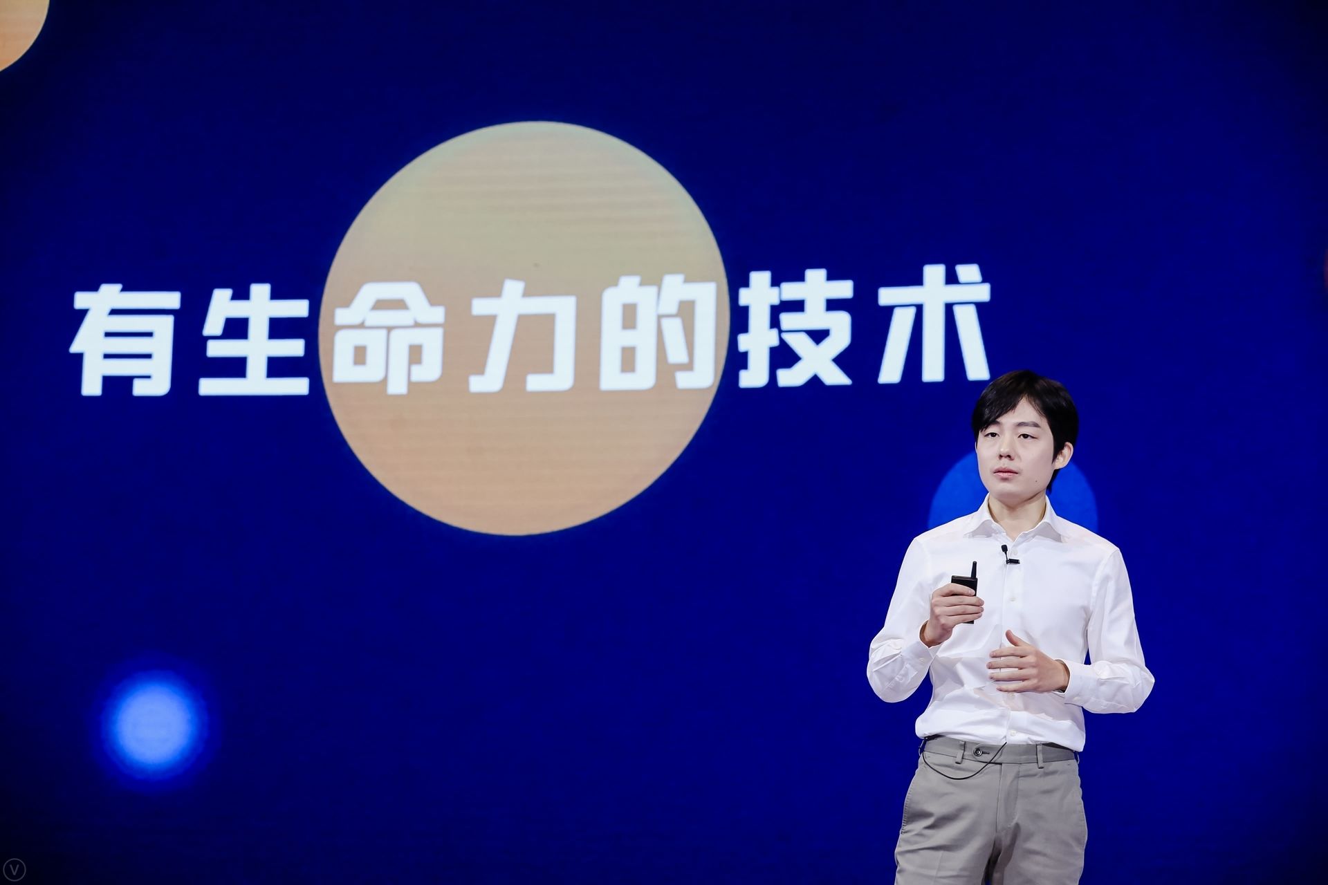 新钉钉，又对「协同」下了手