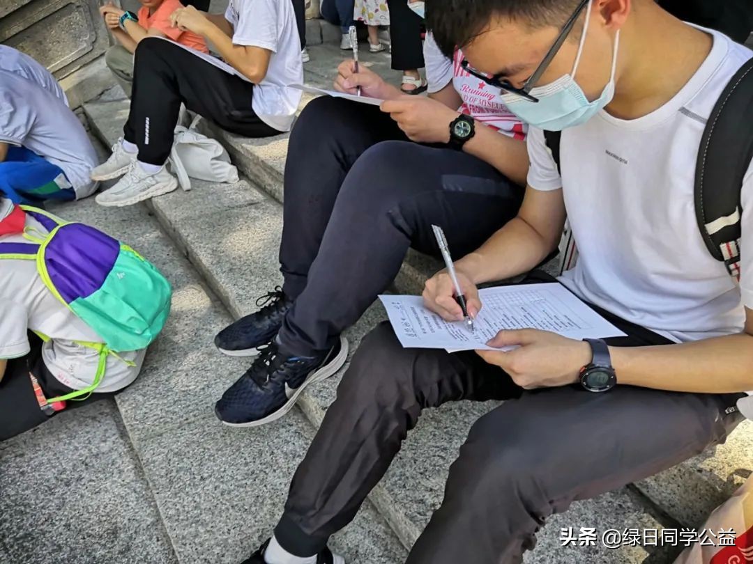 小天使参拜大英雄——记绿日同学公益红色文化小天使到广州起义烈士陵园参观学习