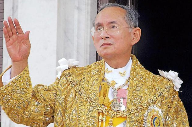 西拉米回归底牌亮相，普密蓬保留王储妃头衔，苏提达前往德国度假