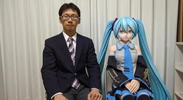 記得和初音未來結(jié)婚的男子嗎？一年過去了，他們的現(xiàn)狀怎么樣了？