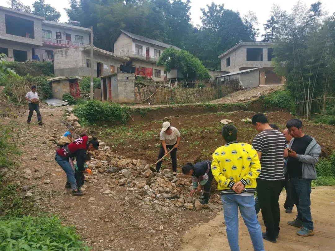 ����ΪȺ�ڰ�ʵ�¡���ְ������ʵΪȺ�����ǽ���