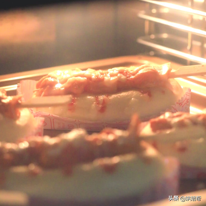 爱吃肉的一定要试试这款面包，咬上一口满满的肉块，幸福感爆棚