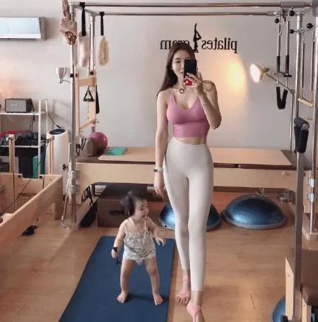 Sexy Mom In Yoga Tights