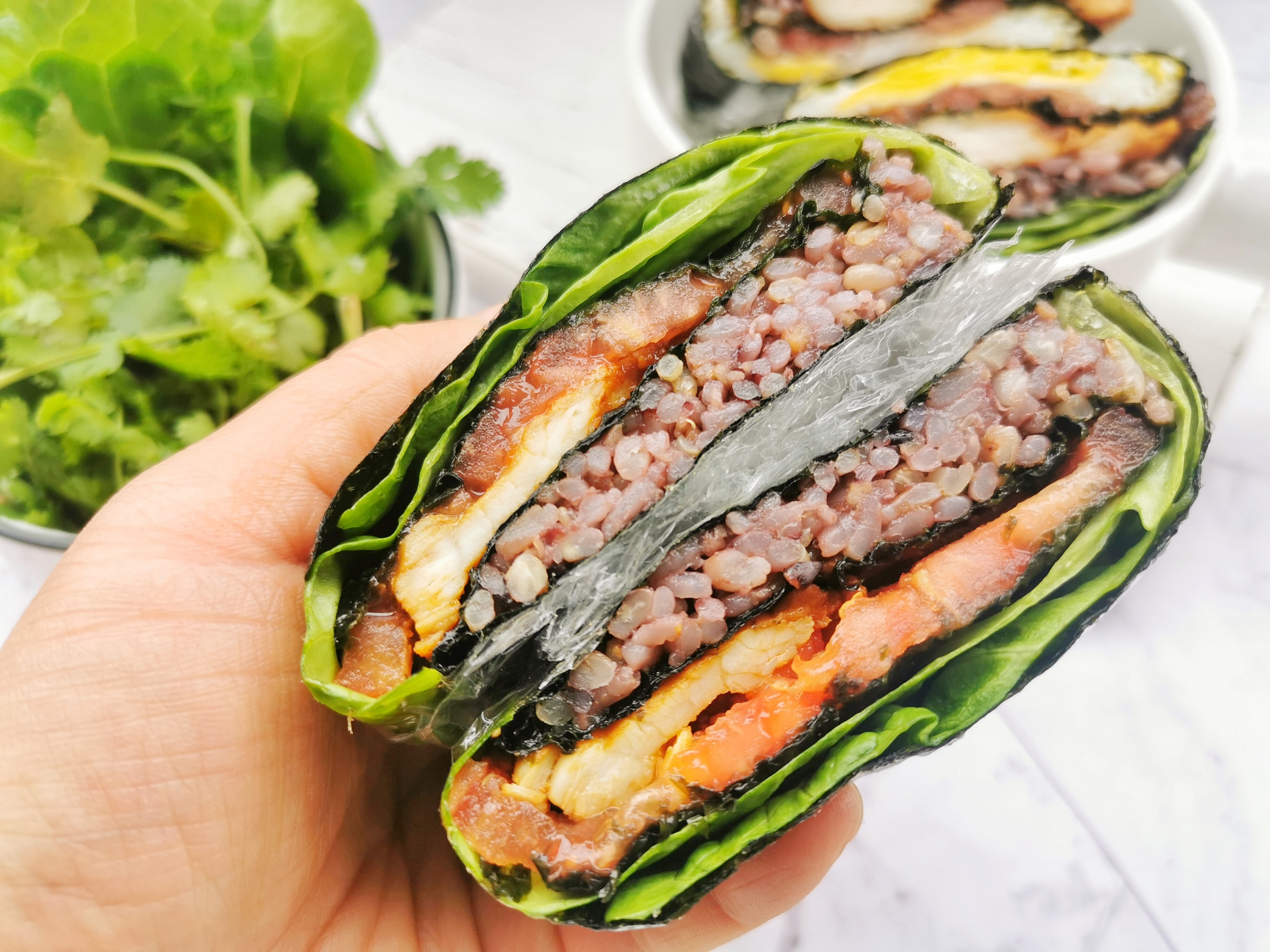 假期出遊美食，網紅折疊紫菜包飯，口味自己決定，低脂飽腹