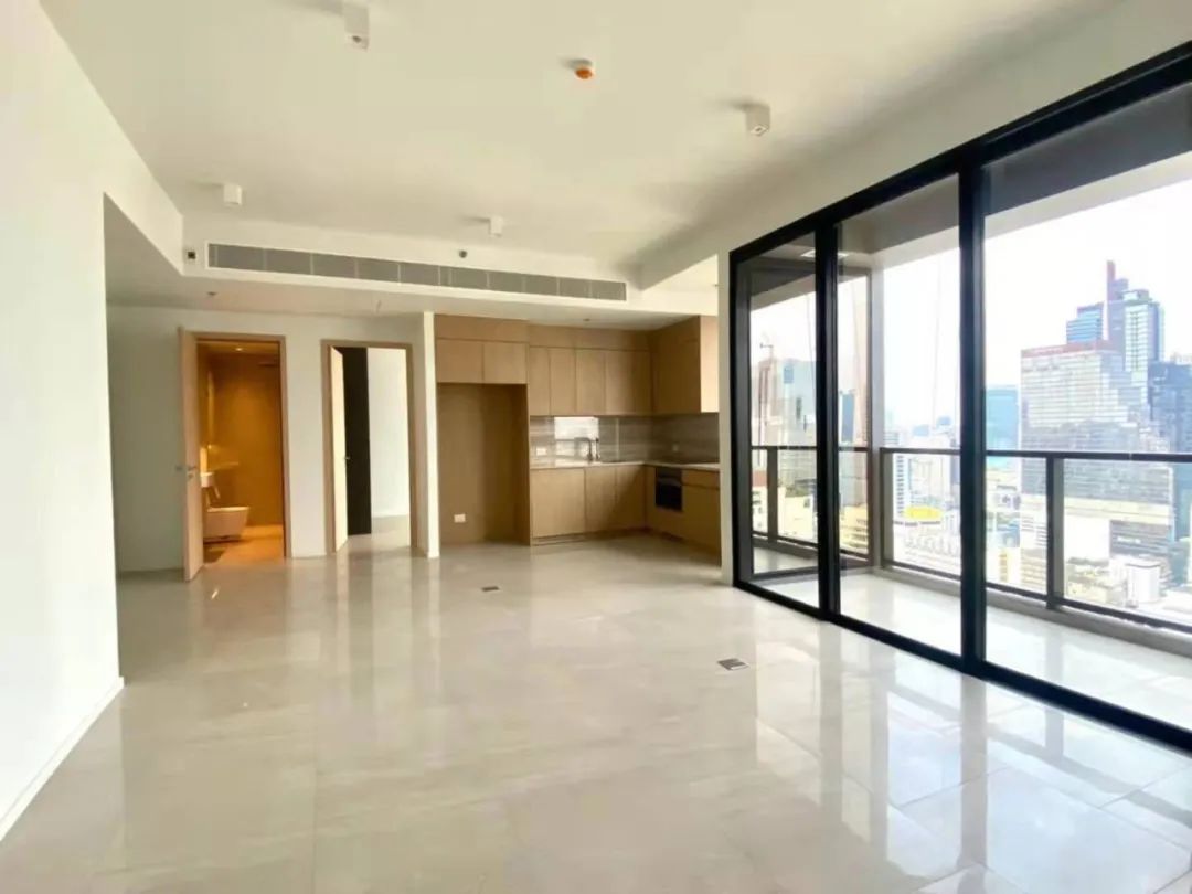 仅3套！曼谷“华尔街”轻轨旁豪宅公寓丨准现房 The Lofts Silom