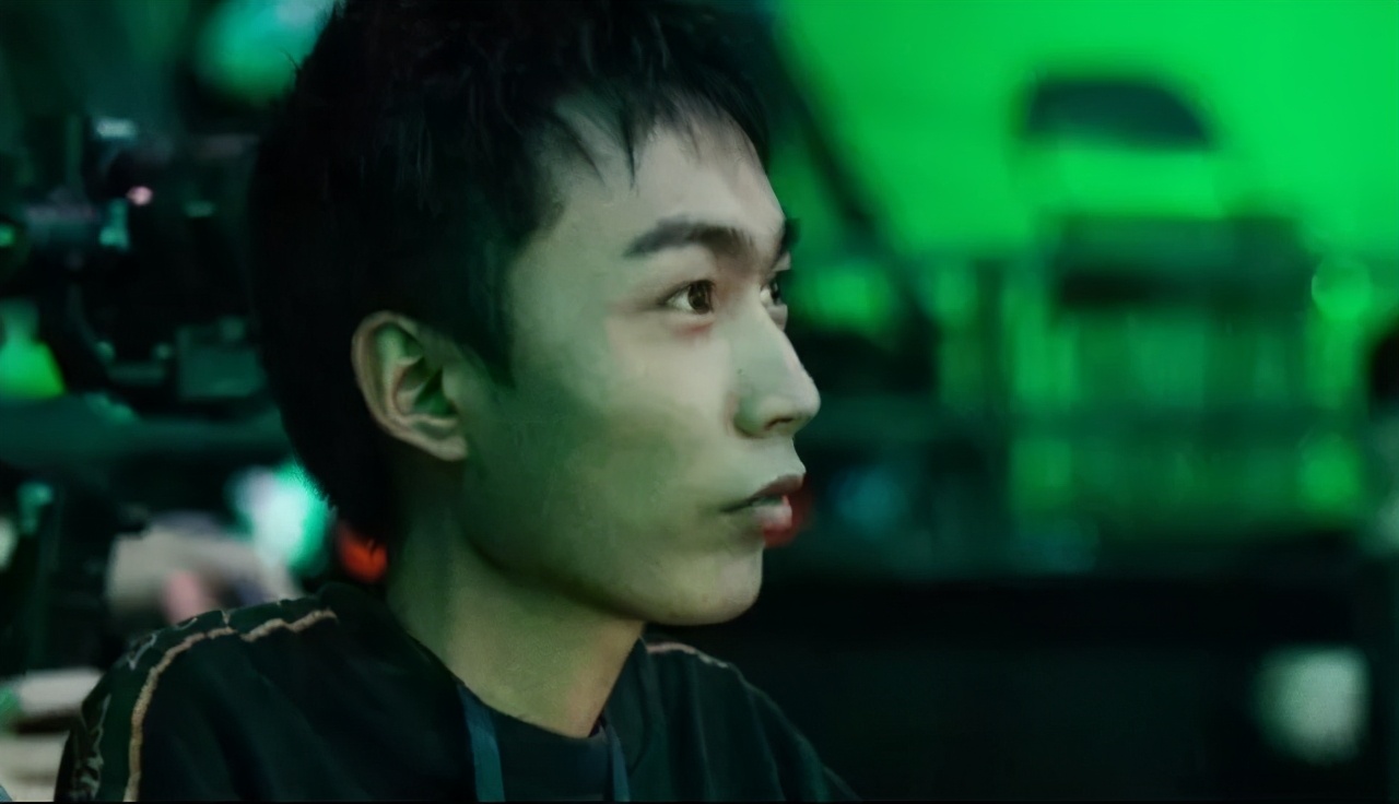 18岁男孩仅手指能动成电竞主播背后职场逆袭你想不到