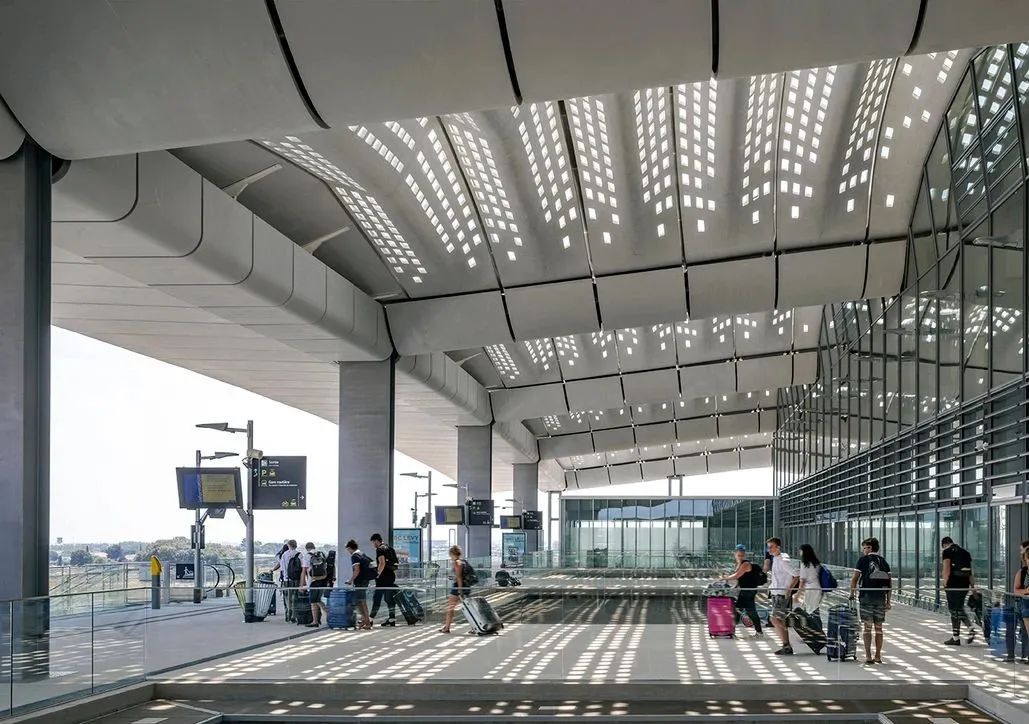 火车站：为城市代言的公共空间