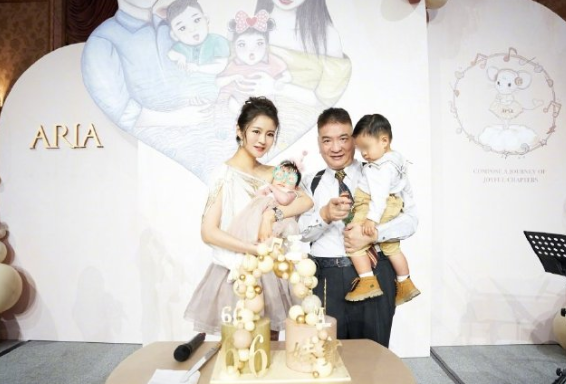 郭碧婷产后素颜出镜，整个人的状态每况愈下，