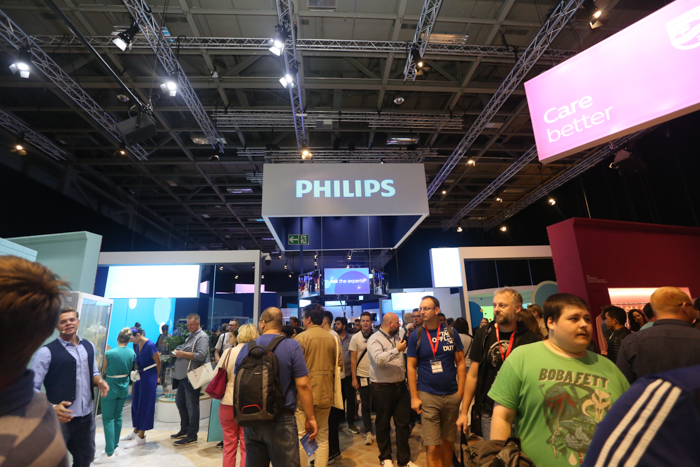 IFA 2019丨可触摸可防窥 飞利浦显示器和你想象中的有点不一样