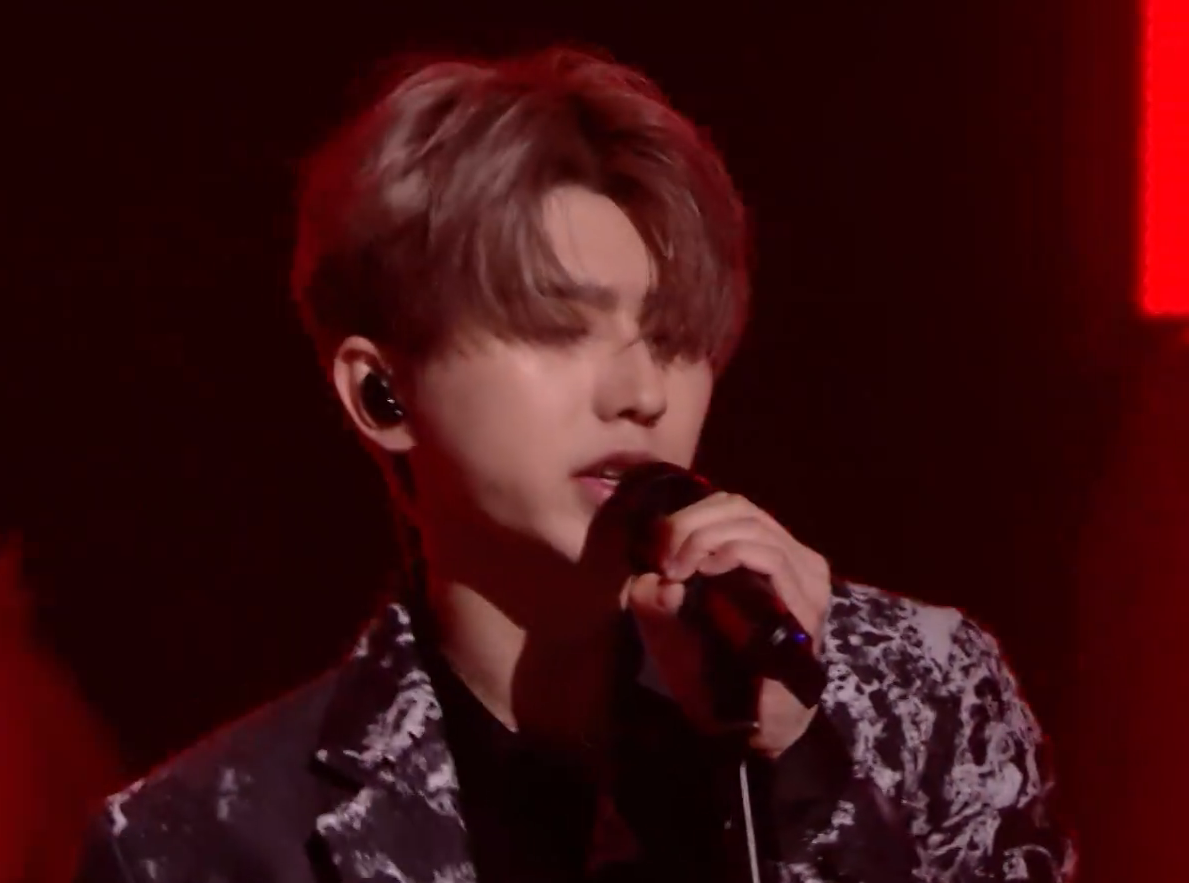 湖南春晚主持百态：吴昕浮夸，沈梦辰造型抢镜