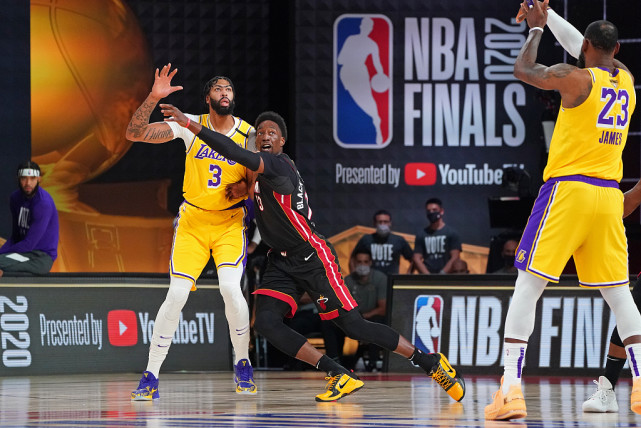 開場夢遊下半場爆發！詹姆斯砍28分不停被撂倒，對手頻頻大動作犯規也攔不住！（影）-黑特籃球-NBA新聞影音圖片分享社區