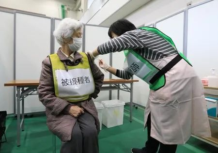 疫苗百态！日本进行演练疫苗接种！笑屎了！