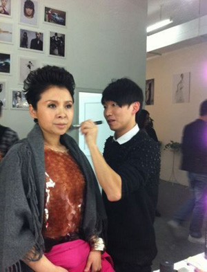 13次登春晚，唱红《十五的月亮》，58岁续写《春