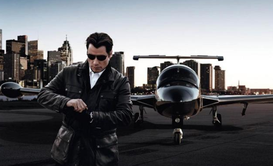 花4亿美元在家里建造机场？这个美国演员比飞行员都厉害