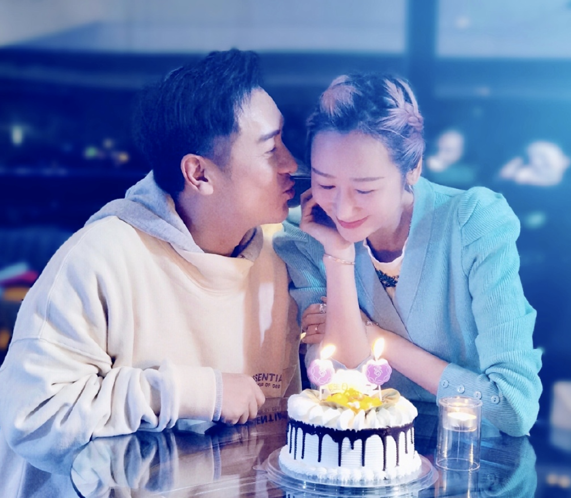 蔣麗莎生日曬18宮格，分享全家福，與蔡少芬黃奕陳法蓉親密合影