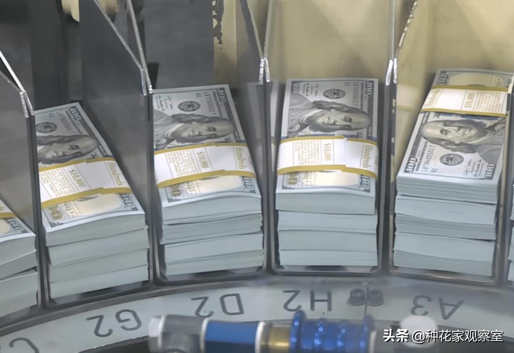 �����б䣿Ī��ɭ��Ǹ���ݵ�ȫ���ݽ�����ʧ�䣬��ɫ�е������ݻ�