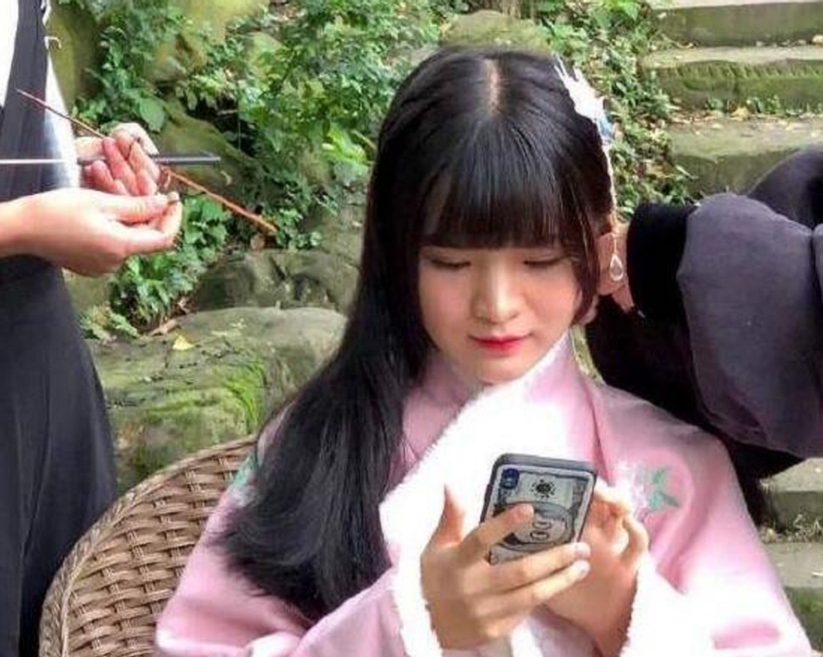 47岁阿姨娃娃脸走红，“少女感”十足，网友感叹