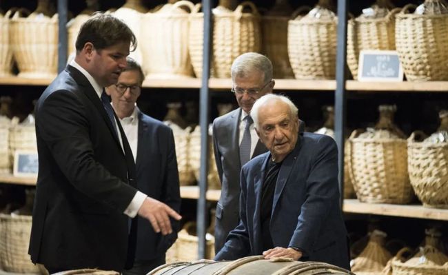 建筑师设计酒瓶，看盖里如何解构轩尼诗