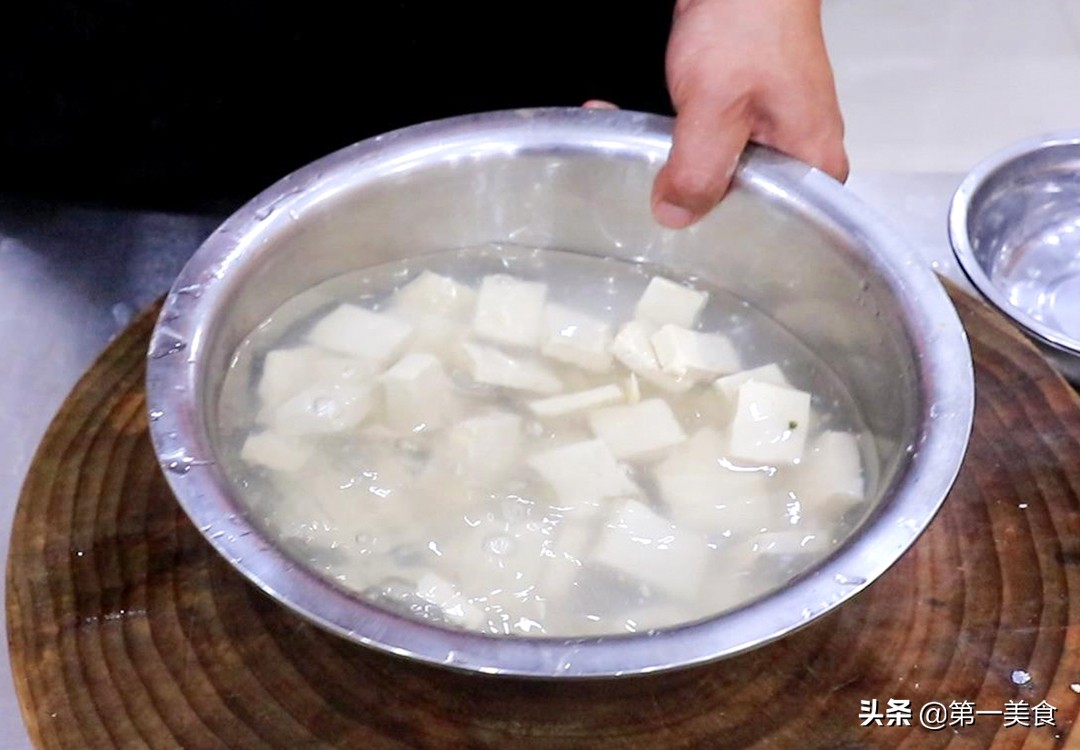 图片[3]-【鲫鱼炖豆腐】做法步骤图 汤汁奶白 味道极鲜-起舞食谱网
