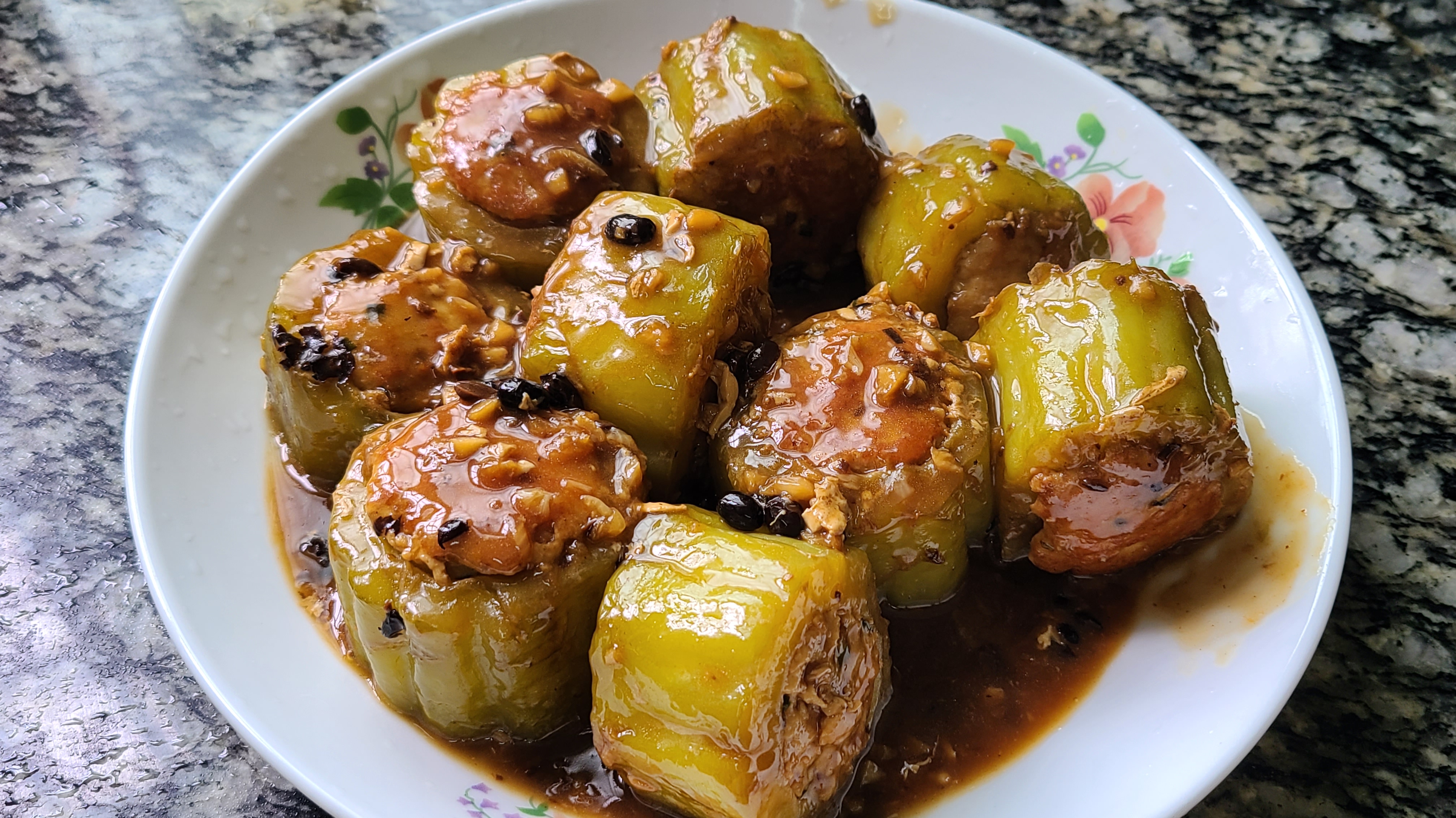 天氣這麼熱，教你一道廣東常見的釀苦瓜，香濃美味，好吃簡單