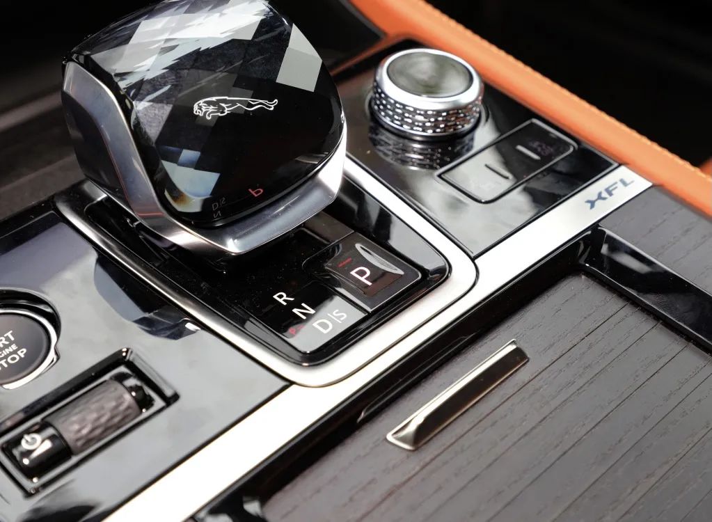 40万预算购车，你会选择E级、5系还是捷豹XFL