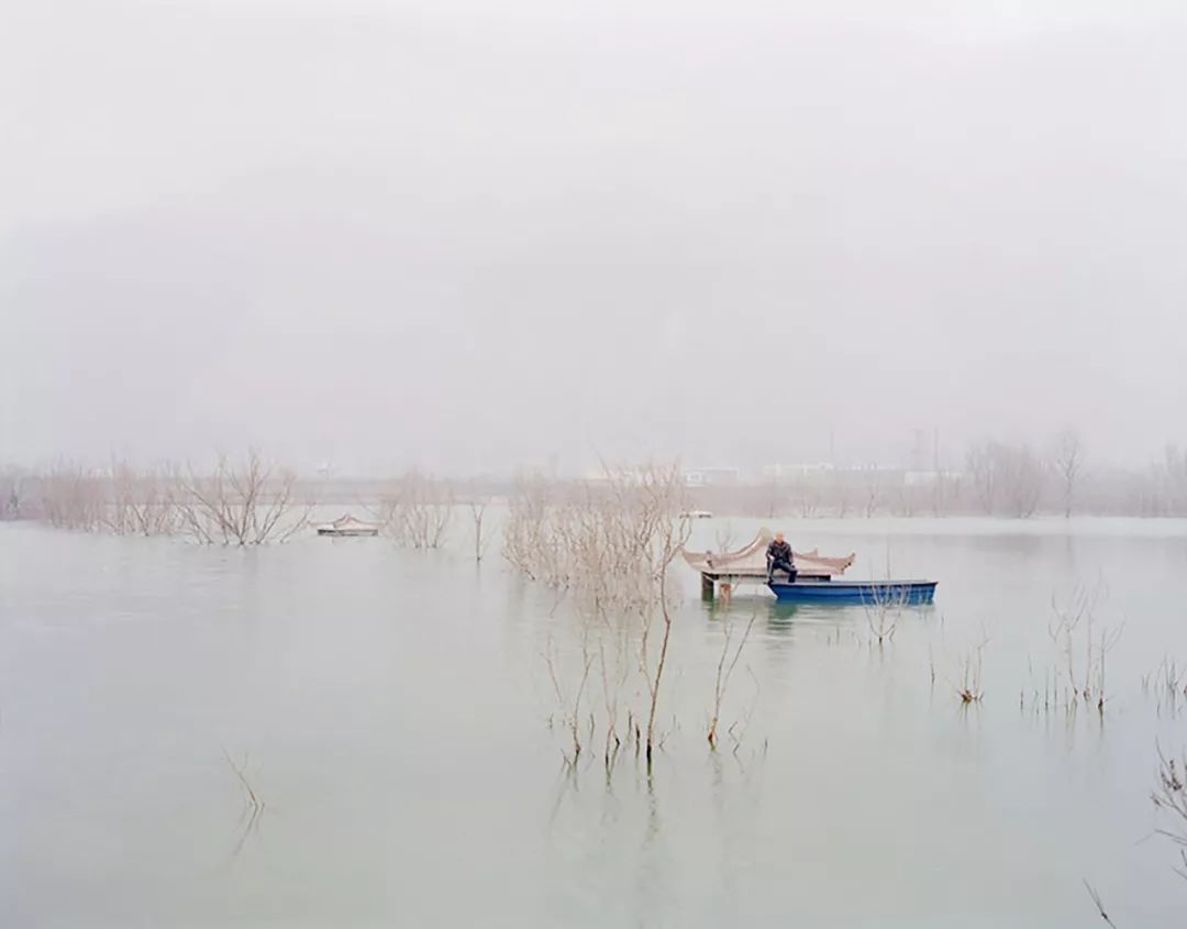 他拍下像蝼蚁一样生活的2000个中国人，没人能平静看完