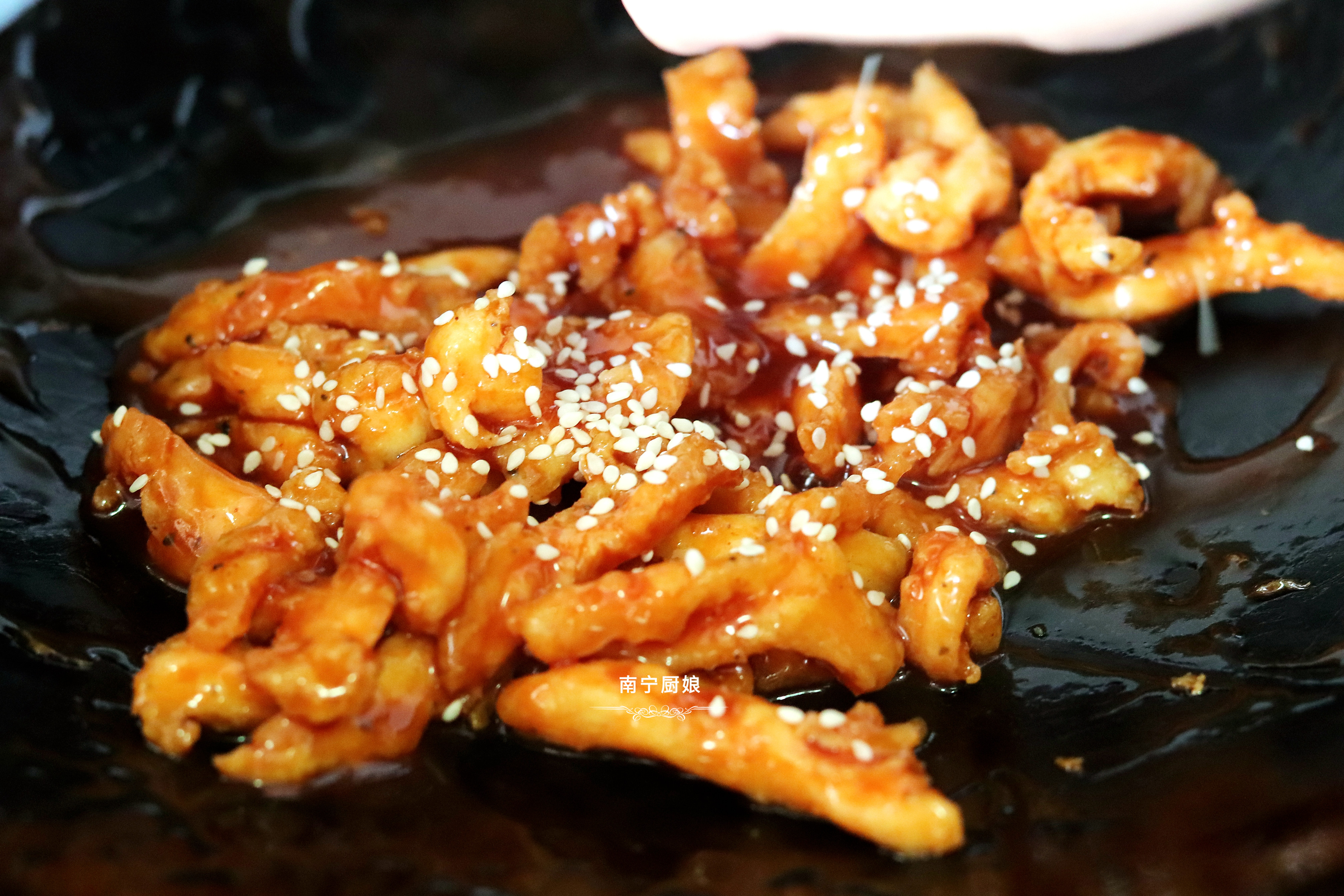 把雞胸肉加入糖醋醬汁，想不到如此美味，不愧是老保姆的拿手菜