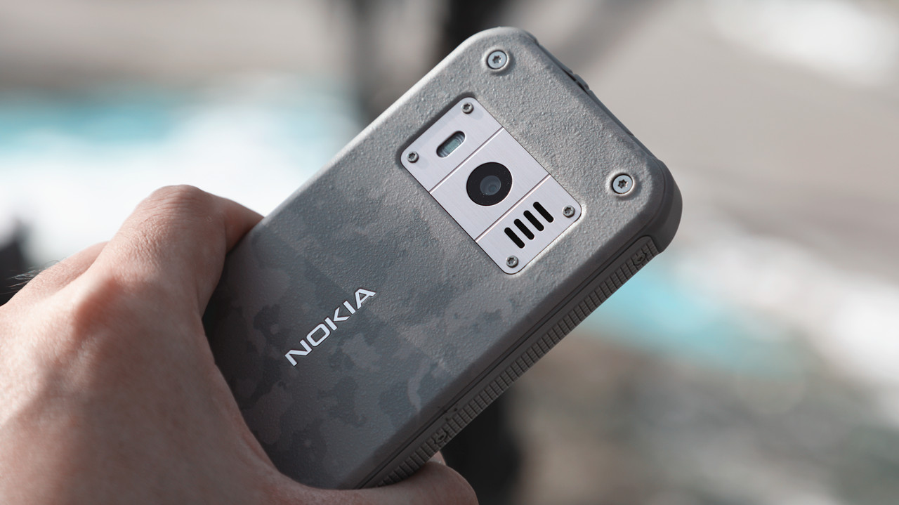 Nokia800测评：硬汉子品牌形象，忽视极端自然环境的三防手机