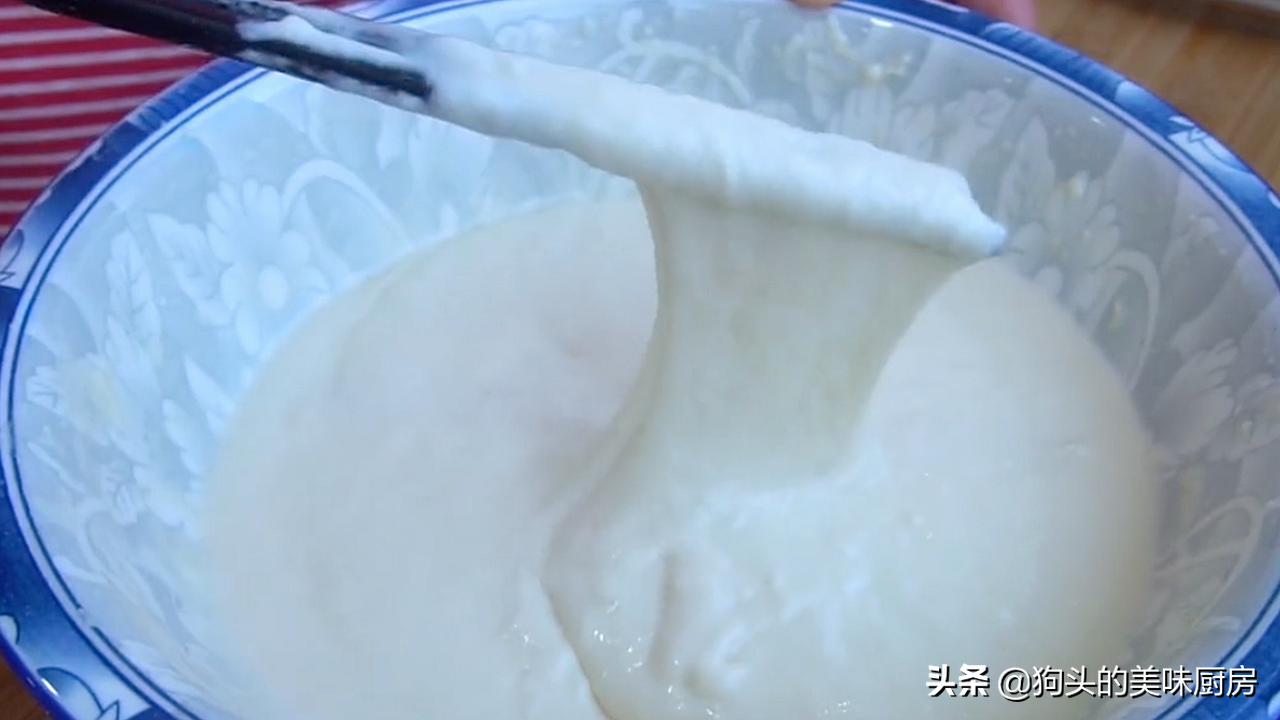 麵粉好吃的做法，香酥鬆軟，蔥香濃郁，做法簡單，比油條好吃