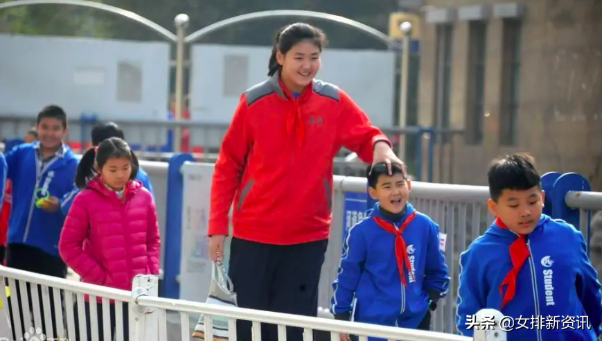中国女排与 女姚明 擦肩 仅14岁2米26 中国女篮获一至宝 女排新资讯 Mdeditor