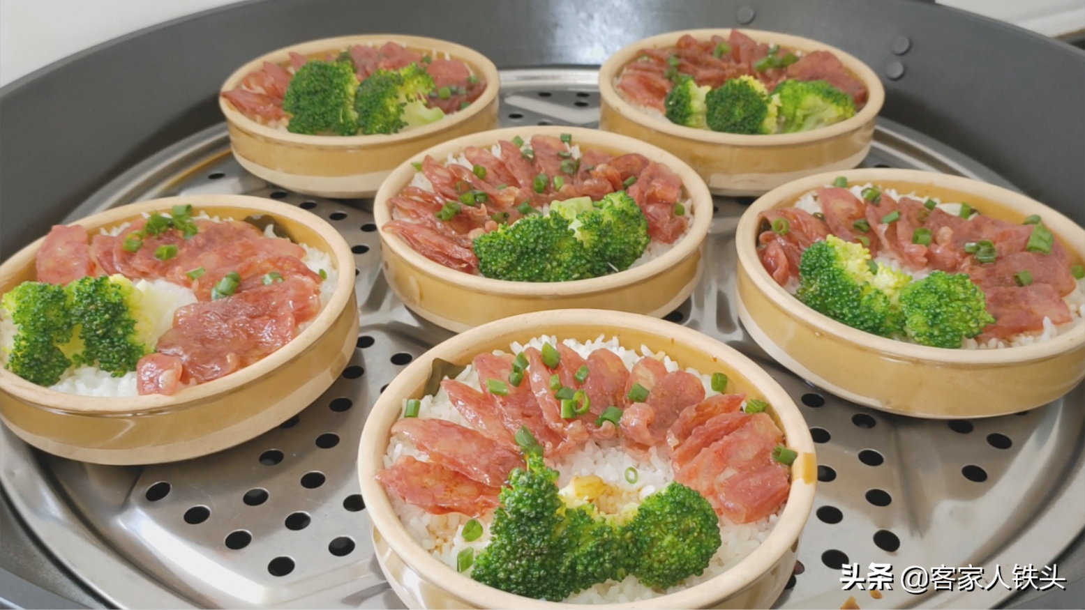 用6個缽子6片葉做孩子愛吃的飯，一開蓋撲鼻香，吃完還想吃一碗