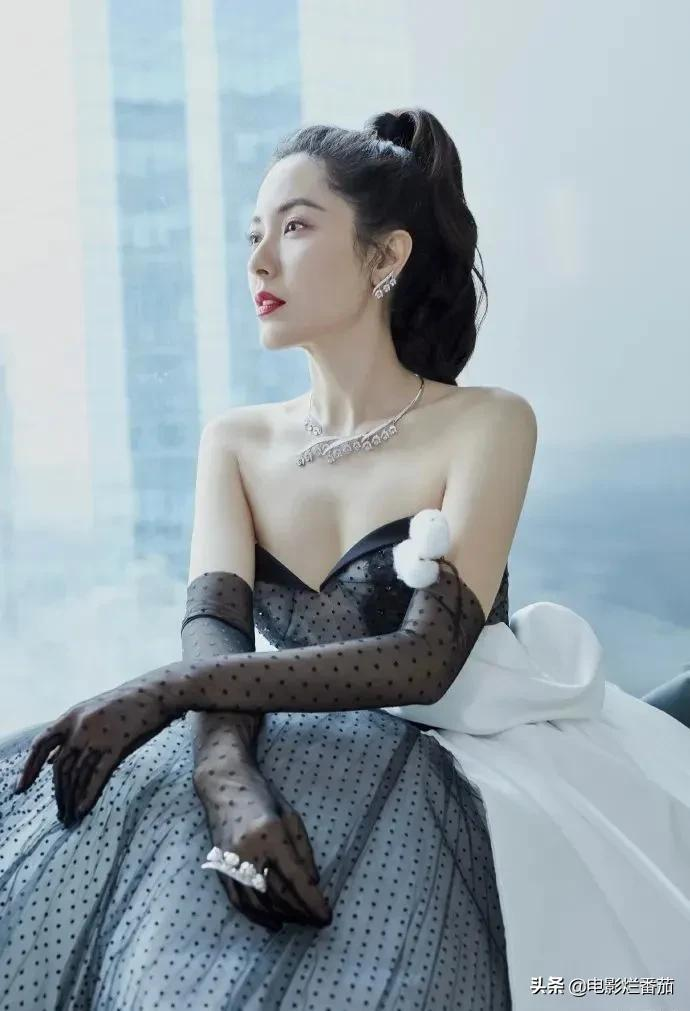 Ceng Li transcends small enterprise line, zhang Xiaofei 450 thousand skirt, not as good as Huang Sheng is depended on " clairvoyant gauze skirt " suck eyeball