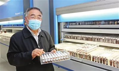 张伯礼带领团队科研攻关 为抗疫“中国方案”贡献中医药力量