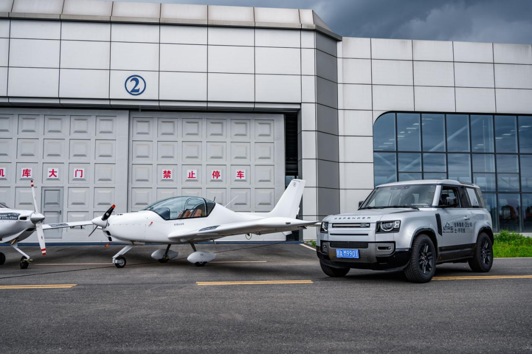 FJ酷路泽的价格，居然就能买到这款豪华品牌3.0T三门越野车